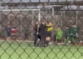 Antrenör çocukların gözü önünde kadın hakeme tokat attı