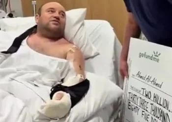 Avustralya’daki kahramana 107 milyon TL’lik çek takdim edildi: O an söyledikleri gözleri yaşarttı