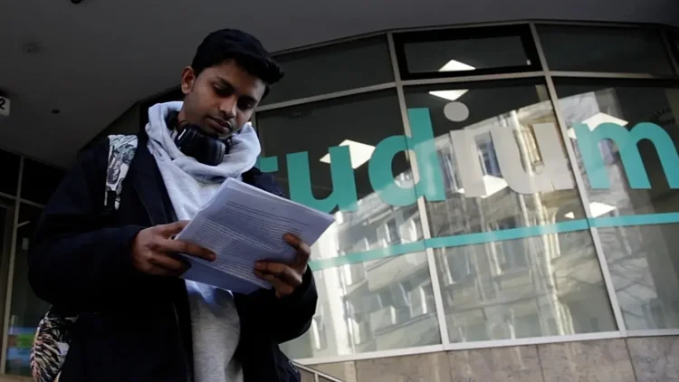 Almanya’da Hintli öğrenciler sınır dışı edilme riskiyle karşı karşıya