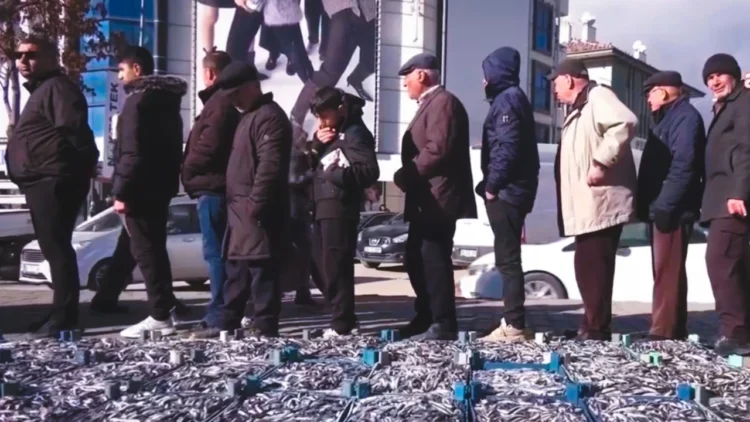 Binlerce kişiye ücretsiz dağıttı: Kilosu 150 TL, insanlar alamıyor