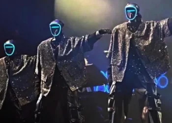 Çin’deki insansı robotların senkronize dansı Musk’ı bile şaşırttı