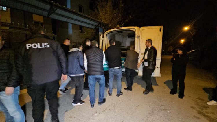 Depremzede baba, biri engelli iki çocuğunu öldürdü; ev sahibine haber verdikten sonra kendini tabancayla vurdu