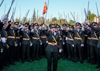 Ünlü iş insanı sahip çıktı: TSK’dan ihraç edilen Ebru Teğmen’in yeni işi belli oldu