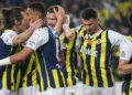 Fenerbahçe’den kovuldu: Gittiği takımda yılın futbolcusu seçildi