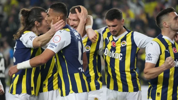 Fenerbahçe’den kovuldu: Gittiği takımda yılın futbolcusu seçildi