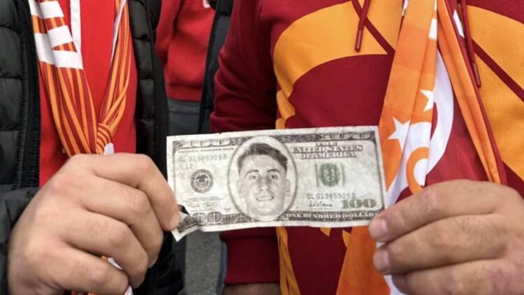 Galatasaray taraftarından Kerem Aktürkoğlu için dolarlı protesto