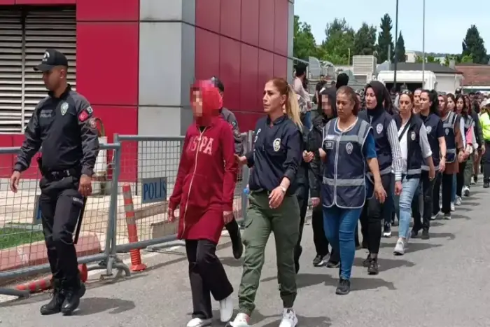 Metin aynı, ihlaller güncel: Türkiye’de evrensel insan hakları 77. yılında ne durumda?