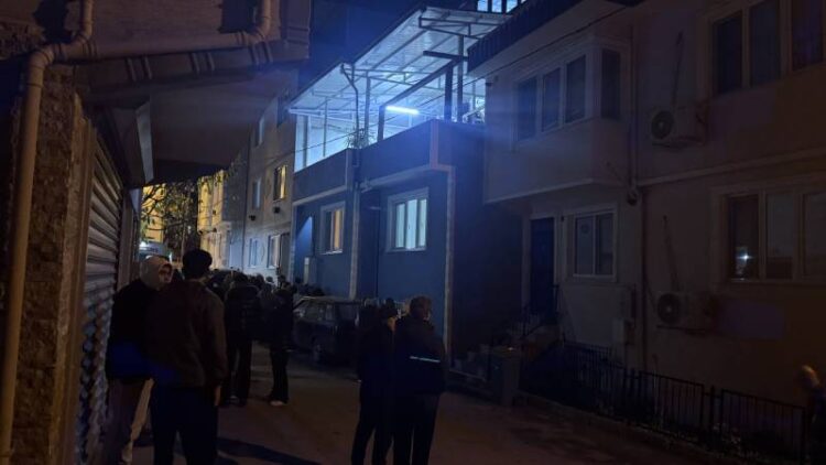 Mahallede korkunç olay: Kızı yatakta, baba asılı halde ölü bulundular