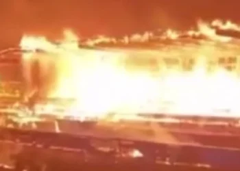 Küme düşen takımın 3 küçük taraftarı, stadyumu ateşe verdi