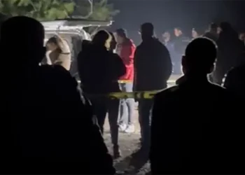 Mezarlıkta korkunç olay: 2 kişi araç içinde ölü bulundu