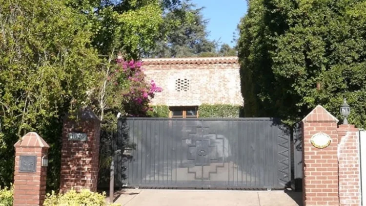 Milyonlar kazanan oyuncu kirasını ödeyemedi: Üç gün içinde evden tahliyesi istendi