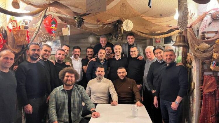 Sabah yazarı “Susurluk olmaya aday” demişti: Binali Yıldırım’ın kardeşi İlhami Yıldırım’dan Mehmet Akif Ersoy’la olan fotoğrafına açıklama