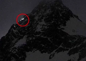 Sevgilisini zirveye 50 metre kala ölüme terk etti