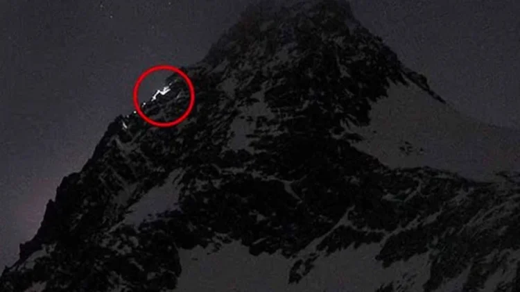 Sevgilisini zirveye 50 metre kala ölüme terk etti