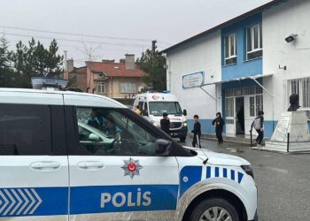 Ücretsiz dağıtılan çikolatalar zehirledi: 20 öğrenci hastanelik oldu