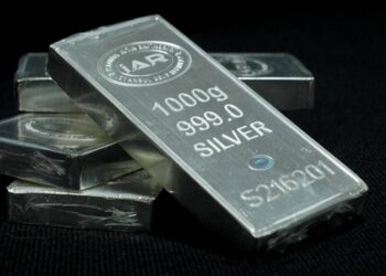 Rekor kırmaya devam ediyor: Gümüş ilk kez 70 doları aştı