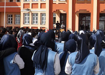 İmam Hatip Lisesi müdürü: Her hafta 3-4 kız öğrenciyi kendi arabamla uyuşturucu tedavisine götürüyorum