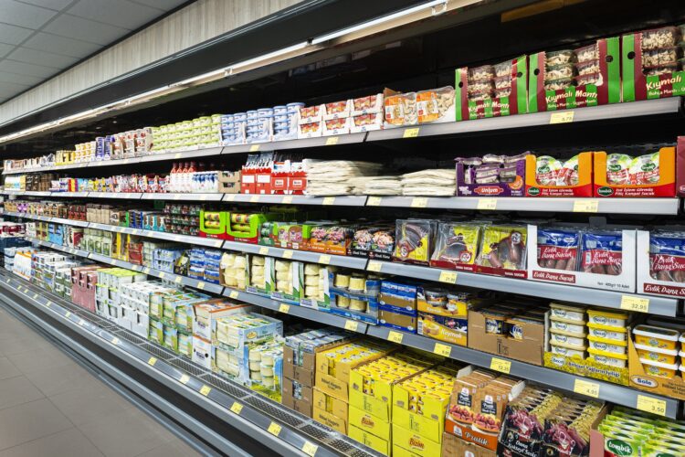 Dev market zinciri banka kuruyor