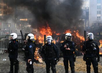 Brüksel’de çiftçi isyanı: Protesto sonuç verdi, AB Mercosur anlaşmasını erteledi