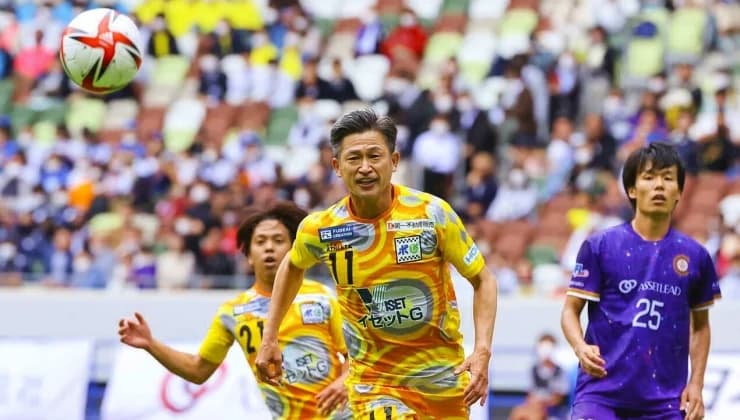 En yaşlı futbolcu Kazuyoshi Miura transfer oldu