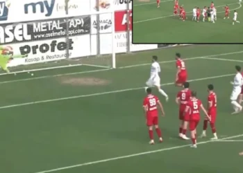 3. Lig’de akıl almaz pozisyon: Top filelere gitse de hakem golü vermedi