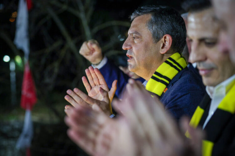 Özgür Özel’den Erdoğan’a: Trump’la ilişkisi Türkiye için tehlikedir