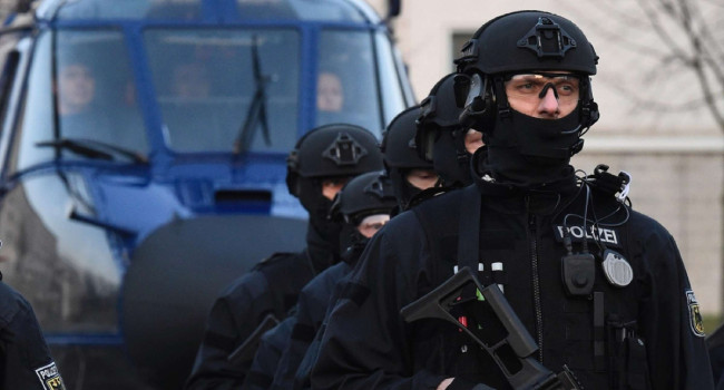 Almanya’da iki Türk, Özel Komando Birliği’ne ateş açtı