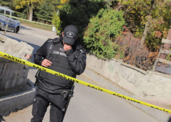 Annesinin cenazesinde abisini öldürdü