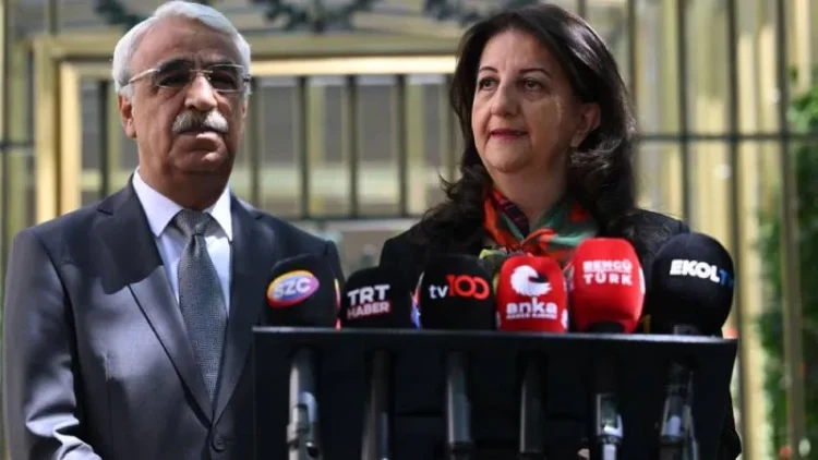 DEM Parti İmralı heyetinden Öcalan’la görüşme sonrası açıklama: Suriye’deki gerilimden endişeli; tüm sorunlar diyalog ve müzakereyle çözülmeli