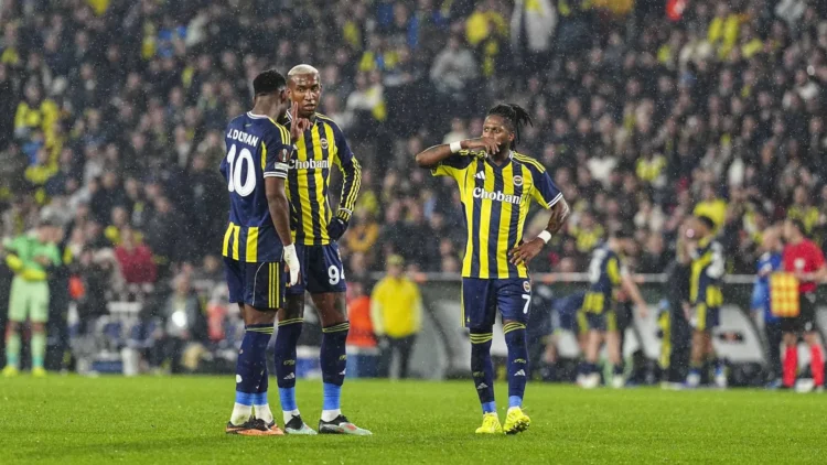 Fenerbahçe, Aston Villa mağlubiyetine rağmen Avrupa Ligi’nde ilk 24’ü garantiledi