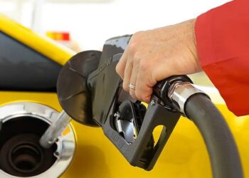 Gece yarısı tabela değişti: Akaryakıta bir zam daha geldi