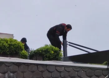 İBB ekipleri Bebek Otel’deki kaçak bölümler için yıkım işlemine başladı