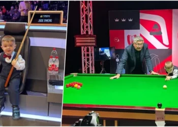 İki yaşındaki çocuk bilardo vuruşlarıyla Guinness rekoru kırdı