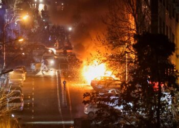 İran’da ölenlerin sayısı 2 bin 615’e yükseldi: Hava sahası kapatılıp açıldı, gündemde ABD müdahalesi var