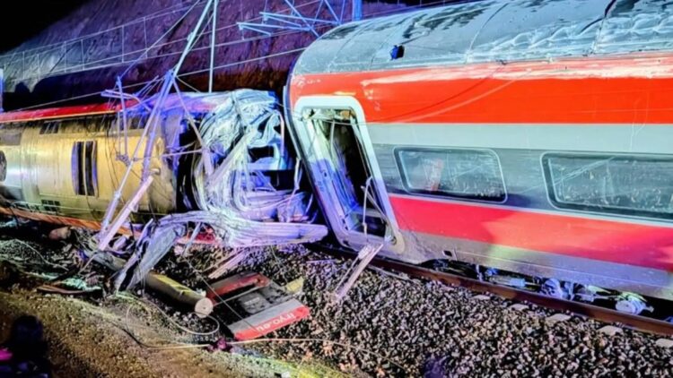 İspanya’da iki hızlı tren raydan çıktı: 21 ölü, 30’u ağır 100 yaralı