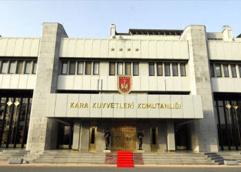 Kara Kuvvetleri ihalelerine yolsuzluk soruşturması: 6’sı asker 20 kişiye gözaltı