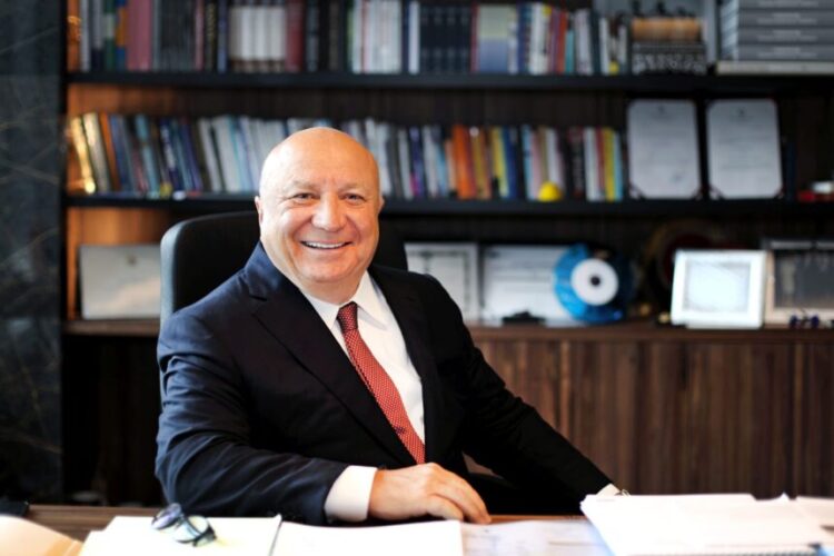 TAV’ın patronu Mustafa Sani Şener’e Fransa’da kelepçe