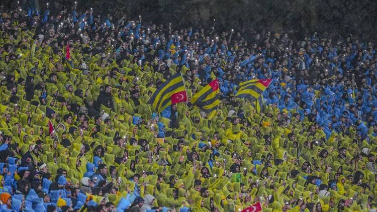 Süper Kupa’da gündem olan yağmurlukların Fenerbahçe’ye maliyeti ortaya çıktı