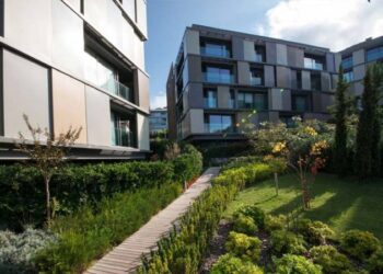 Ünlü isimlerin oturduğu sitenin milyon dolarlık krizinde ikinci perde: İş insanı zararı karşılayacak