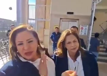 Kadın milletvekilinin kafasına bomba attılar