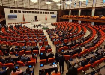 Emekli maaşının 20 bin liraya yükseltilmesi Meclis komisyonunda kabul edildi