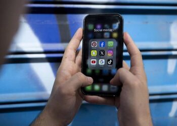 Fransa Meclisi 15 yaş altına sosyal medya yasağını onayladı