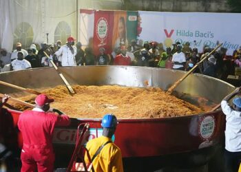 Şef Hilda Baci 8,8 ton pilav servisiyle Guinness rekoru kırdı