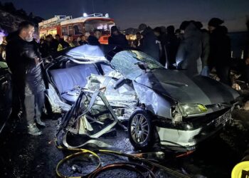 Sinop’ta otomobiller çarpıştı: 3 ölü, 3 yaralı