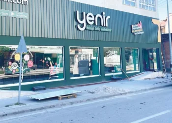 Tüketim tarihi geçen ürünleri “fırsat” reyonunda satan marketin ortağı konuştu: Müşterilerimizin yüzde 65’i dar gelirli; çocuğum olursa ona da yediririm