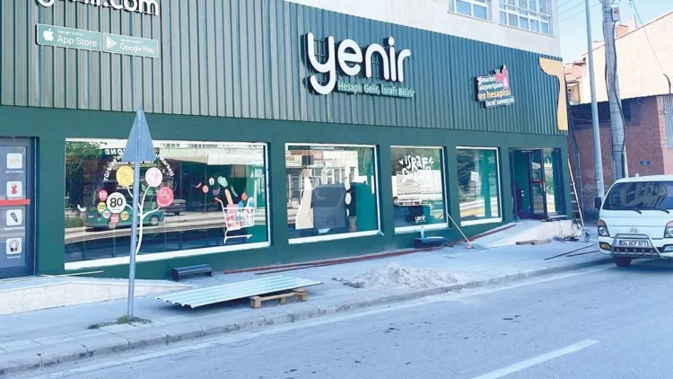 Tüketim tarihi geçen ürünleri “fırsat” reyonunda satan marketin ortağı konuştu: Müşterilerimizin yüzde 65’i dar gelirli; çocuğum olursa ona da yediririm