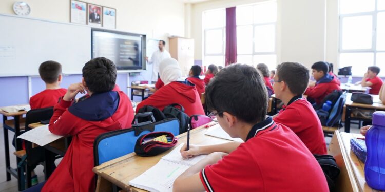 Ortaokul ve liselerde karneyle birlikte ‘gelişim raporu’ verilecek