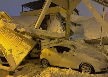 Şanlıurfa’da kar ve tipi: 67 iş yerinin çatısı çöktü