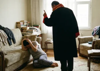 Hakim, öğretmen karısını dövdü: Komşular elinden zor kurtardı