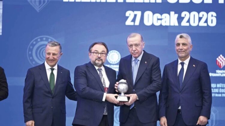 Erdoğan’ın elinden ödül alan üç isim: Biri ceza aldı, biri İBB dosyasında sanık, biri rüşvet soruşturmasında gözaltına alınmıştı